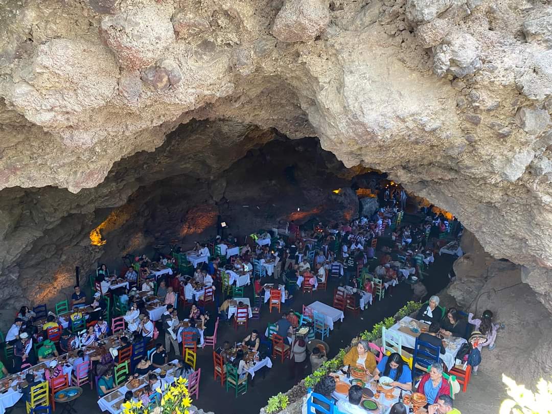 Now this has to be one cool restaurant! Visited pyramids today and pre going stopped off here. A restaurant in a cave and it was buzzing! @LaGruta We have a cave at Mount Briscoe but can’t imagine ever a scene like this!!! #mexico #eateryinacave @VisitMex @NuffieldIreland