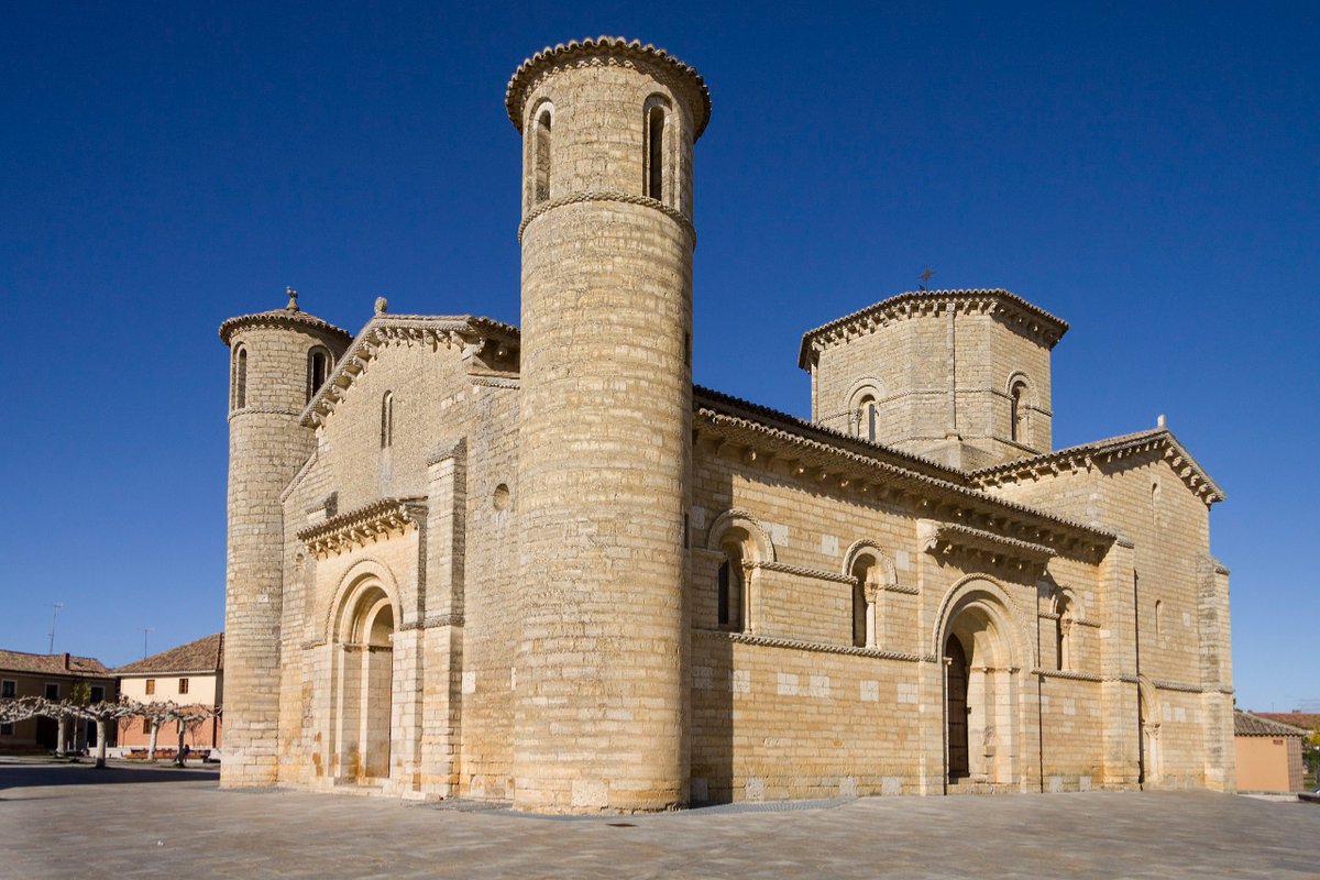 Iglesia de San Martín de Frómista, ejemplo de la #arquitectura románica: historiaculturayarte.blogspot.com/2012/01/caract…