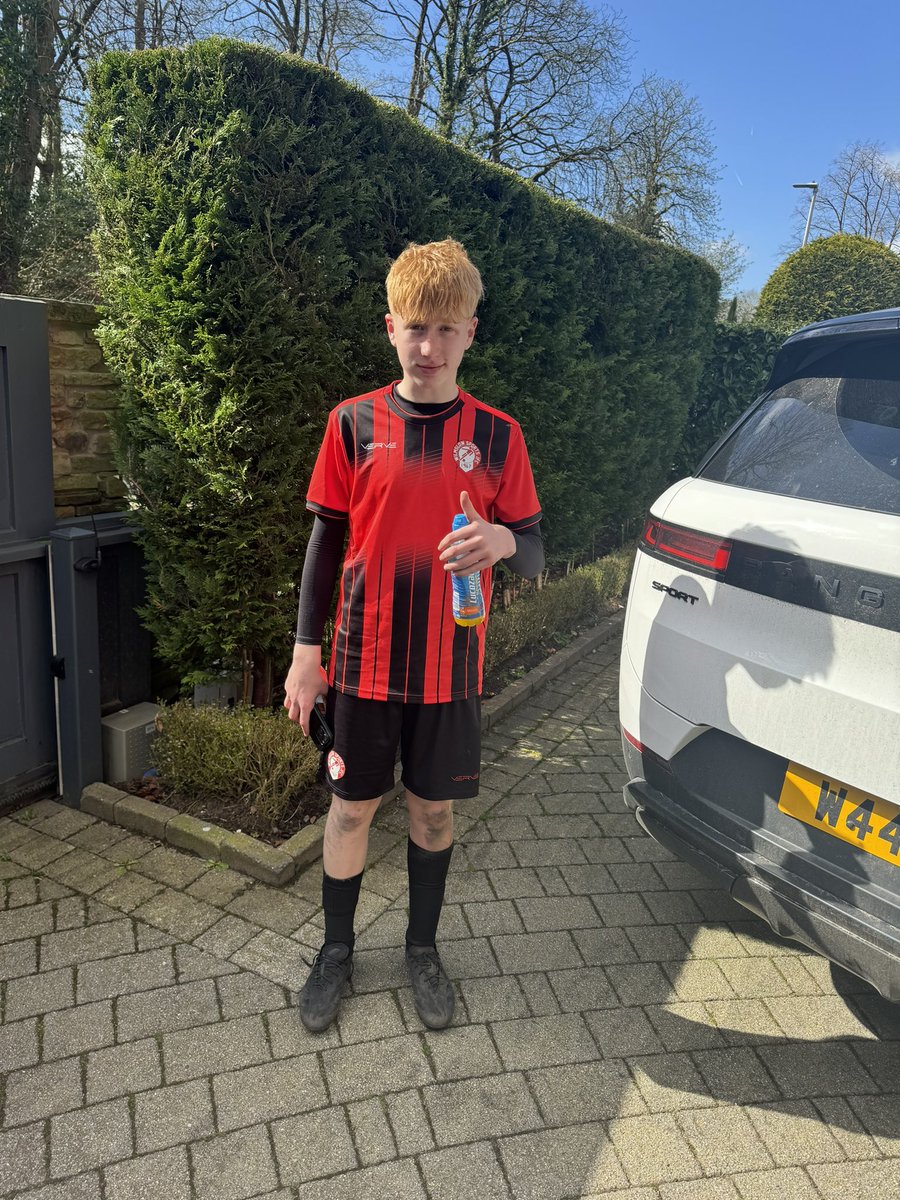 karen3403's tweet photo. Red eye flight straight back to Manchester this morning so he wouldn’t miss his game , a black eye, a goal and a win ⚽️👏🏼❤️🇮🇪 #getinson https://t.co/QxHSaMwNRY