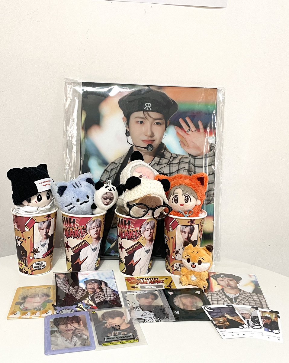 WhooU__'s tweet photo. 너무 이쁘게 꾸며져있어서 입 떡 벌리고 감탄했던 생카 ¨̮ෆ
락스타 런쥔이로 가득😎🎸
운좋게 럭드 1등 당첨되서 넘 행복했어요!!!💛

#이_울림이_번져갈_323
#Strum_Your_Heart https://t.co/eflboF4YPO