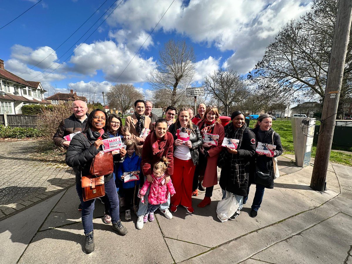 Great to be out in Woodside this morning. Thanks to everyone who came out to help. ❤️ Great to talk to residents about the upcoming by-election and remind them to vote for @SadiqKhan @MinsuR and our fab GLA candidates. 🌹Roll on polling day 🌹