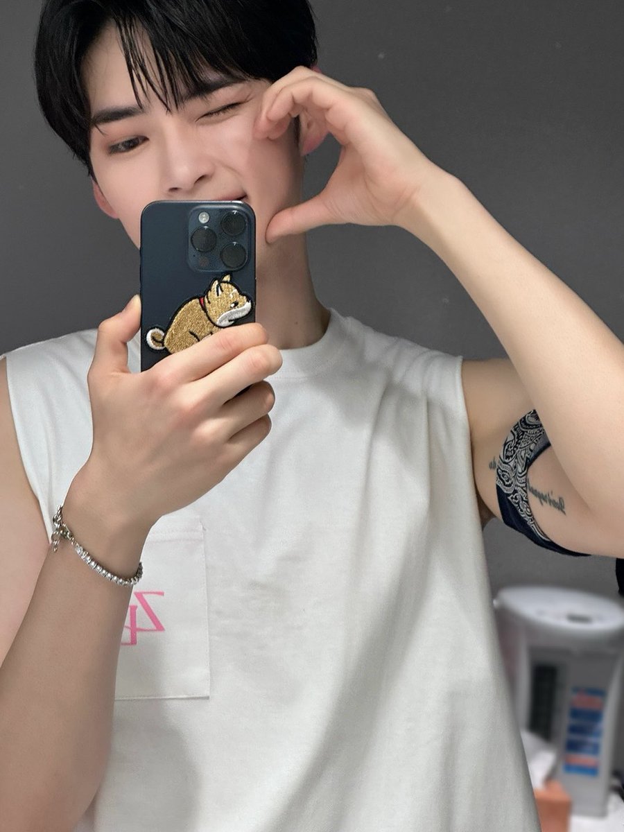 ZB1_jp's tweet photo. _💌

ZEROSE~🌹
FAN-CONよく見たかなあ~~
日本語を一生懸命練習したかいがありますね🩷
愛する気持ちでお互いにコミュニケーションをとるこの瞬間
絶対に一生忘れられないと思います..
【早くまた会おうね~】

美しい四季を共に作ってくれていつもありがとうございます
お疲れさまだった今日! 夢で会おう💌

#SUNGHANBIN #ソンハンビン
#ZEROBASEONE #ZB1