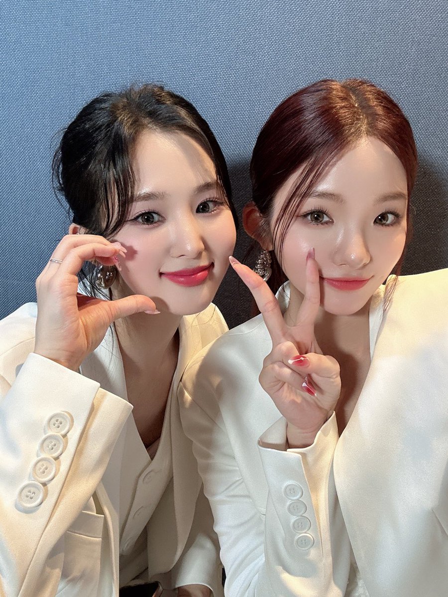 tribespain's tweet photo. #trad – 220324 (1/2)

Actualización de #Kelly por el cumpleaños de #Songsun:

“¡¡¡Nuestra So-líder de confianza!!!
Felicidades🎉🎉🎉🎉🎉
Gracias por hacerme siempre reir😂😂😂
Vayamos a comer algo rico ㅎㅎㅎㅎ
Te quiero💜💗💜💗”

#TRI_BE #트라이비 @tribedaloca https://t.co/8DKyHpovJx