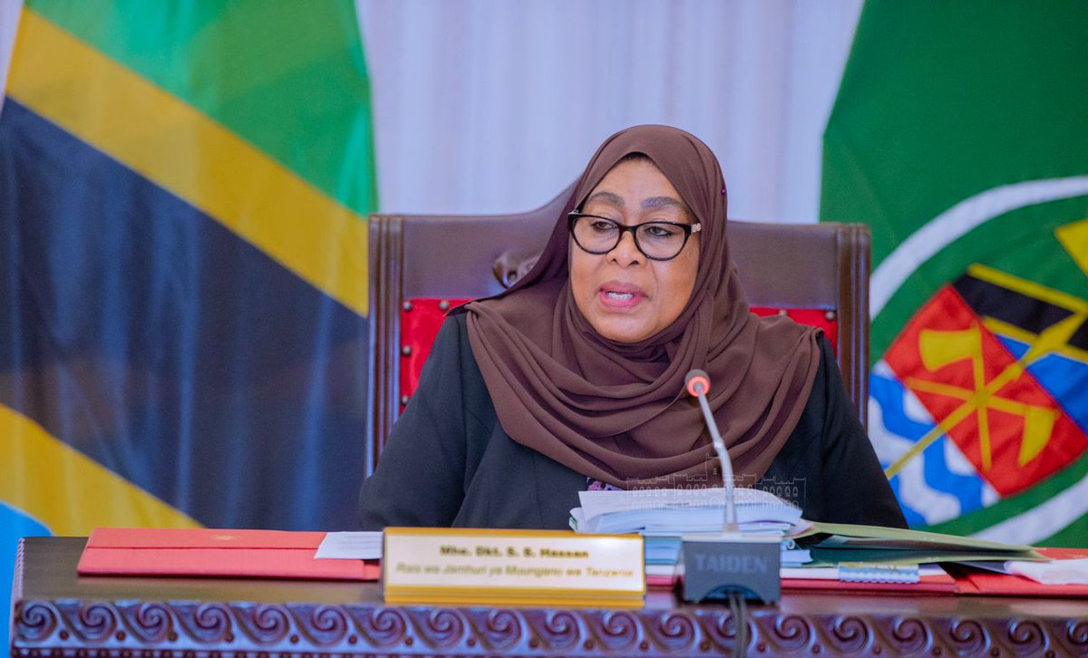 ikulumawasliano's tweet photo. Rais wa Jamhuri ya Muungano wa Tanzania Mhe. Samia Suluhu Hassan akiongoza Kikao cha Baraza la Mawaziri kilichofanyika Ikulu Dar es Salaam tarehe 24 Machi, 2024. https://t.co/shr3rg75sz