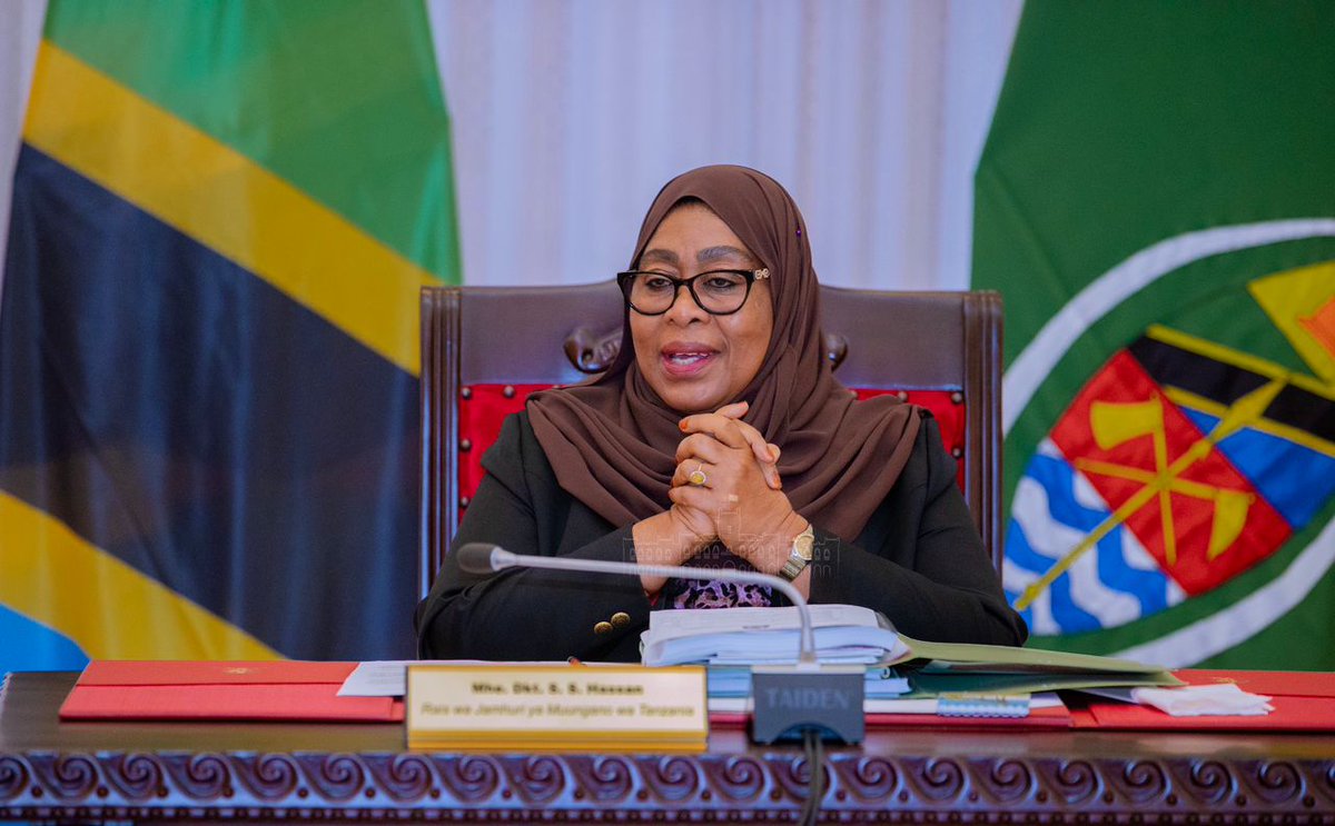 ikulumawasliano's tweet photo. Rais wa Jamhuri ya Muungano wa Tanzania Mhe. Samia Suluhu Hassan akiongoza Kikao cha Baraza la Mawaziri kilichofanyika Ikulu Dar es Salaam tarehe 24 Machi, 2024. https://t.co/shr3rg75sz