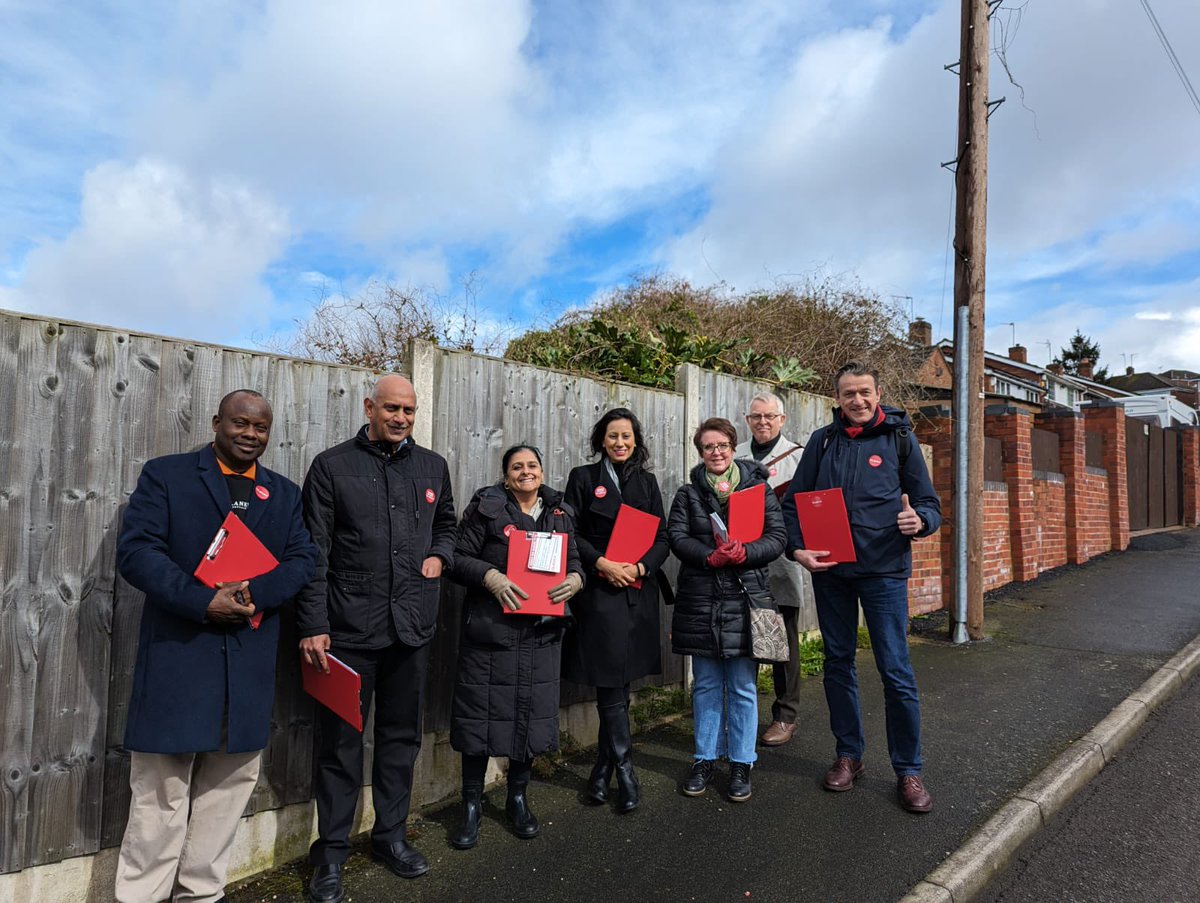 Canvassing in St James’s for @cathrynbayton1, Caroline Reid and Asif Ahmed for the ultimate Labour takeover 2nd May: 🗳️Labour run Dudley Council 🚃West Midlands Mayor @RichParkerLab 🚓 Re-election of @SimonFosterPCC.