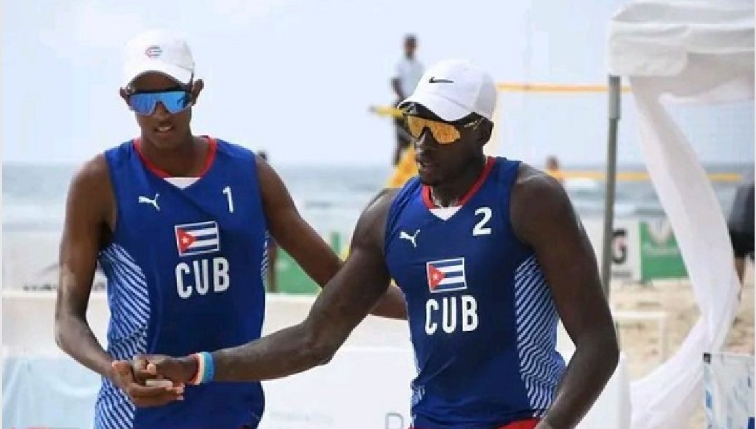 Con una contundente victoria ante su similar de #Canadá en el torneo Beach Pro Tour en #Recife2024 la dupla cubana de voleibol de playa, formada por Noslen Díaz y Jorge Luis Alayo aseguró su lugar en las semifinales del evento en #Brasil, con lo que #Cuba volverá al podio.