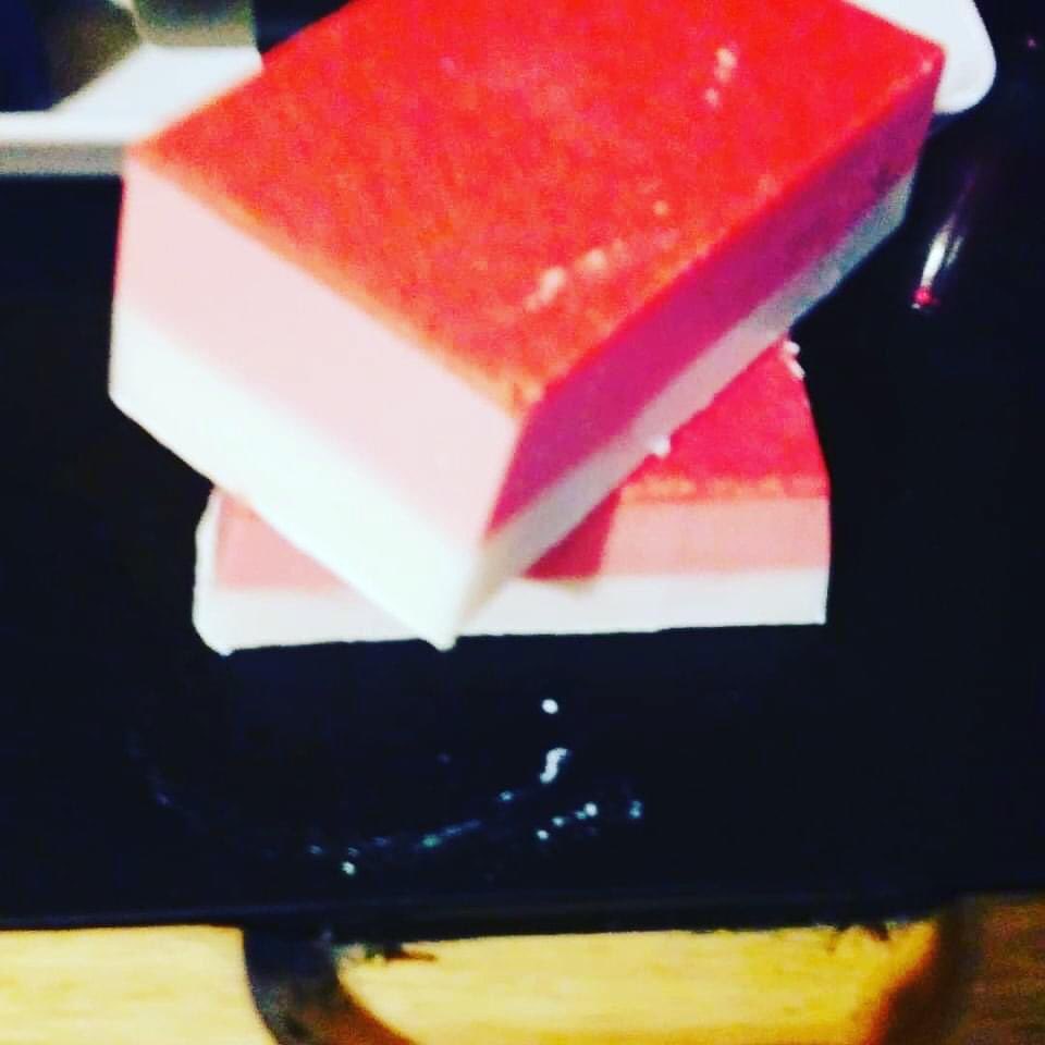 srnorganics1's tweet photo. Heaven on earth organic handmade monoi Tahiti babassu tamanu coconut milk based pikake 🌼 pressed cherry 🌸 luxury handmade soap cakes#summerrainesnaturals💜💜💜💜 #summerrainesnaturals #borabora #thefourseasons #spacontract #organicskincare #nourishyourbody #pikake #japanese https://t.co/Jg21mv5MiH