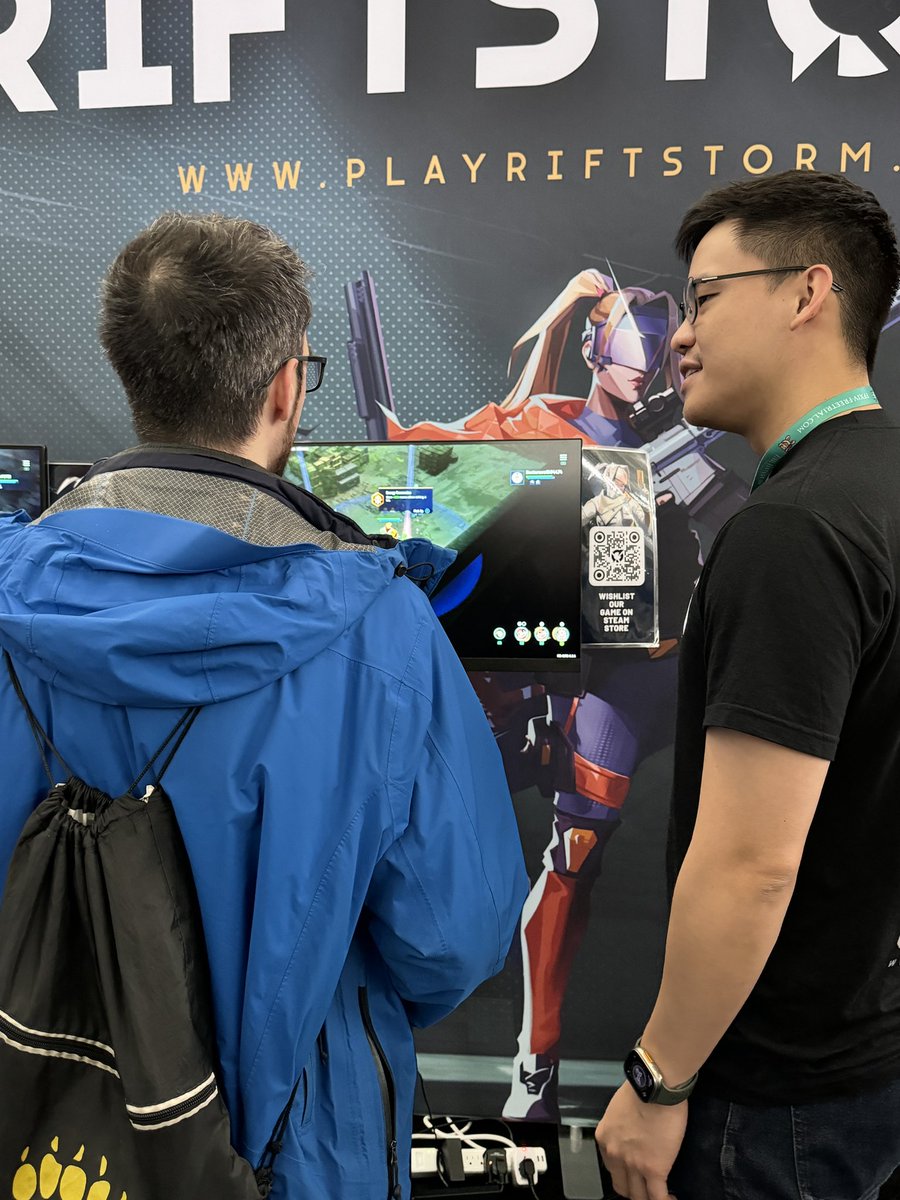 Last day of #PAXEast and people already start playing early 🥲 It’s been amazing to see people have fun, took the challenge, and even come back to replay the game! We still have t-shirts and new challenges to claim one, so visit us at #18105 ✨