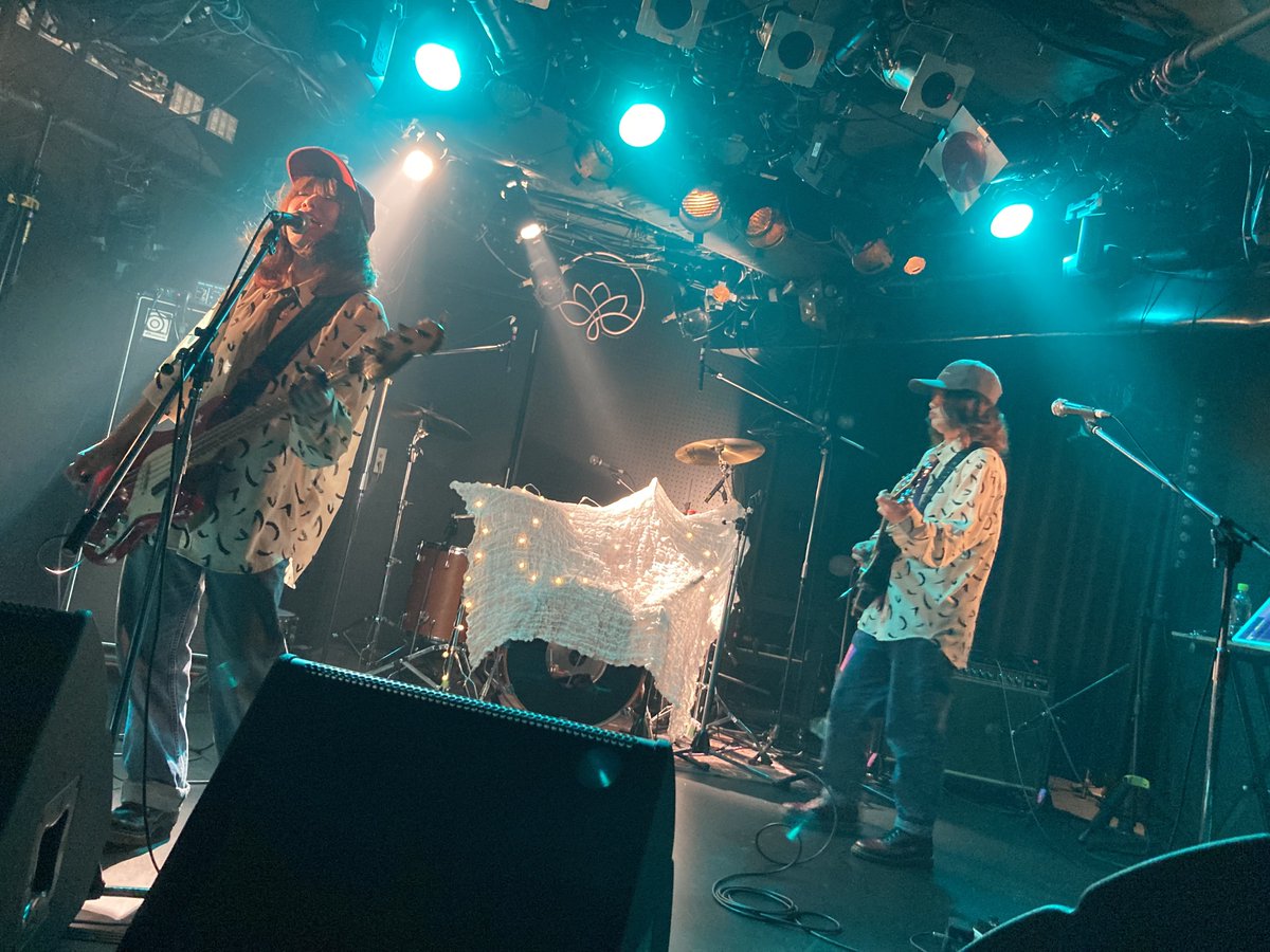 Bass_YUKA's tweet photo. PADOMA！
まりこ嬢がステージに帰ってきたよ！
この美しく聡明な女の子とは音楽やってなかったら人生で出会うことなんてなかったよね
トップには間に合わなかったけど難波くんバンドもきたのさきちゃんもカシューナッツカミカミもsore’078も全演者さんよくていい夜だったー
マーシーのフードも美味し😋 https://t.co/S2nUqblnl3