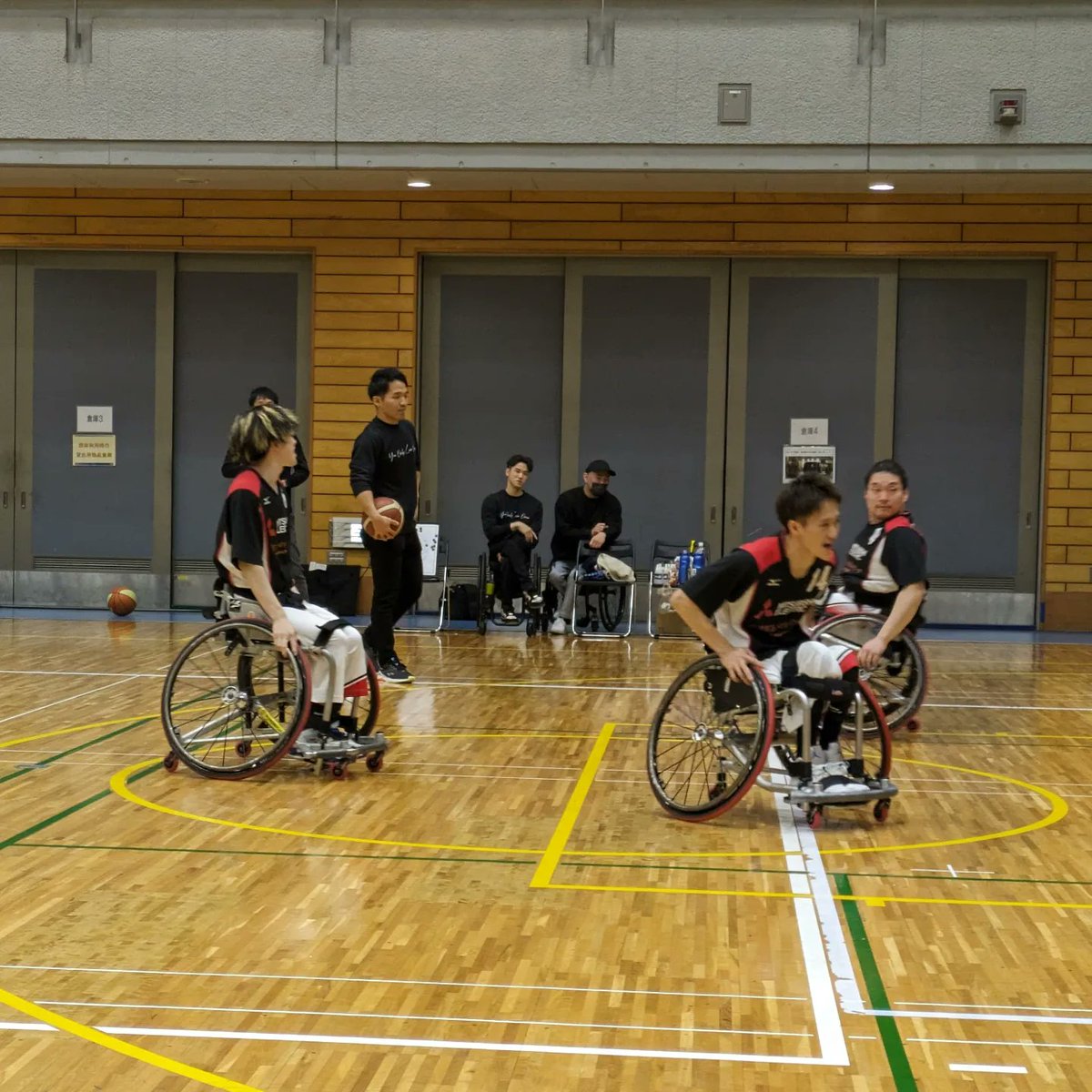 SORA94430229's tweet image. AC、MG、監督、オブザーバーも
カッコいい件✨✨

#車いすバスケ 
#車いすバスケットボール
#HIGH8
#埼玉VANGUARDS