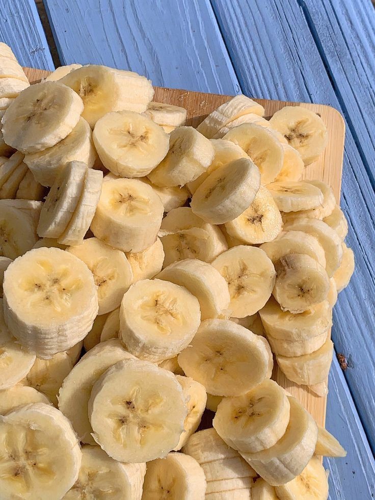 #NutritionistVoice | #HealthyEating Bananas contain tryptophan, which is a beneficial amino acid 🍌🍌🍌🍌🍌🍌🍌 In your body, it gets converted to serotonin, which boosts mood!. Incase your mood is low..🍌🍌🍌🍌🍌 Think about taking some yellow this evening…