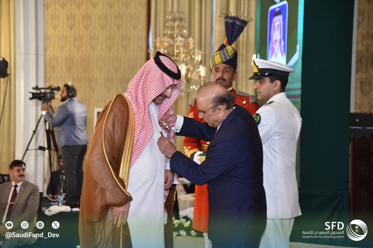 #Pakistan | H.E. the President of the Islamic Republic of Pakistan, Mr. Asif Ali Zardari, conferred the 'Hilal-e-Quaid-i-Azam' Award, on #SFD CEO, Mr. Sultan Al-Marshad, in appreciation of the developmental efforts undertaken by the Fund to support and enhance the developmental…