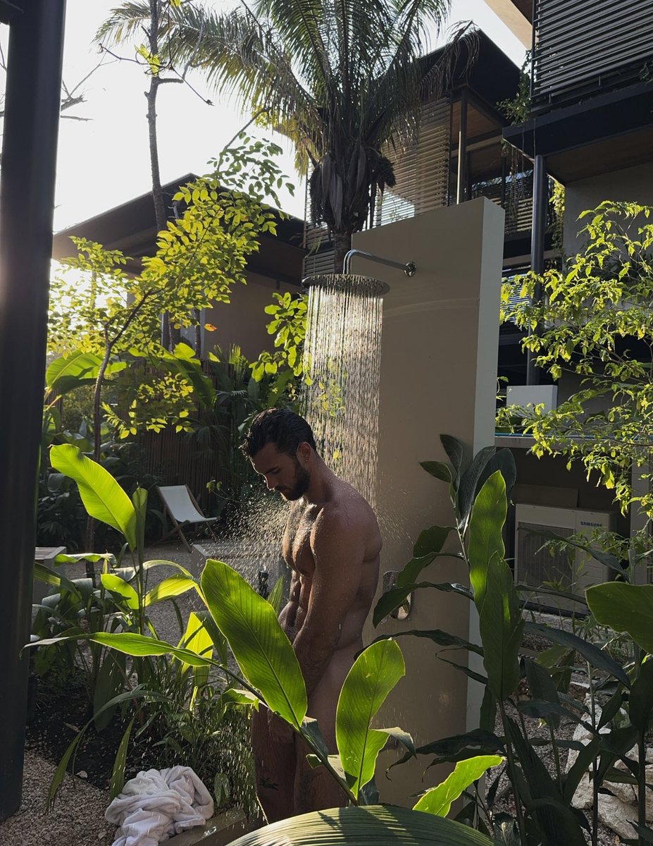 adrienrfk's tweet photo. Morning shower🍃 https://t.co/p8Dpunk4EO