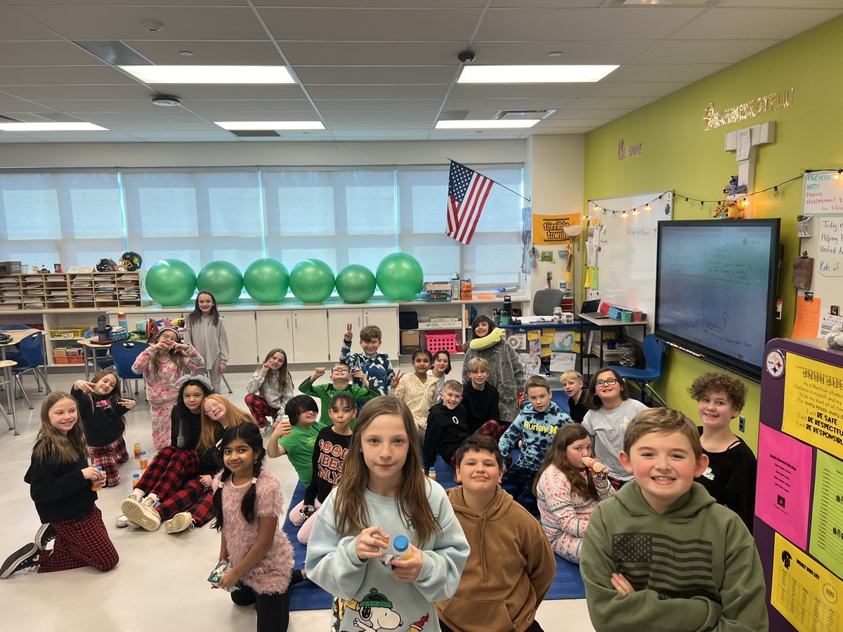 MrTaylor412_'s tweet photo. All of the craziness aside from last week, we had a blast with during our Lounge &amp; Learn celebration. We’ve been working hard all year and deserved a bit of Friday fun! Very proud of this group. 💛🖤 https://t.co/PumJNaPh2L