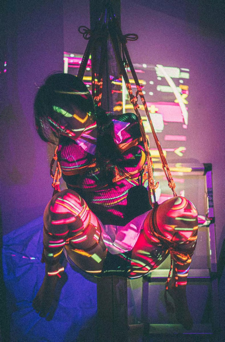 815复古派对场照-No.2
缚手：<a href="/SSK_Shibari/">SSK_Shibari</a> 
被缚：<a href="/Hsssswan/">九万万</a> 
摄影：<a href="/TJ_LaoBai/">老伯@緊縛長鞭</a>