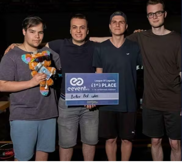 KASTRAVEC tweet media