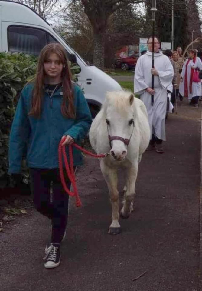 Awesome morning of Palm Sunday worship .. thanks to Gwen, worship team, musicians, choir, children and families team and all …@stbarnabasglos #hosanna