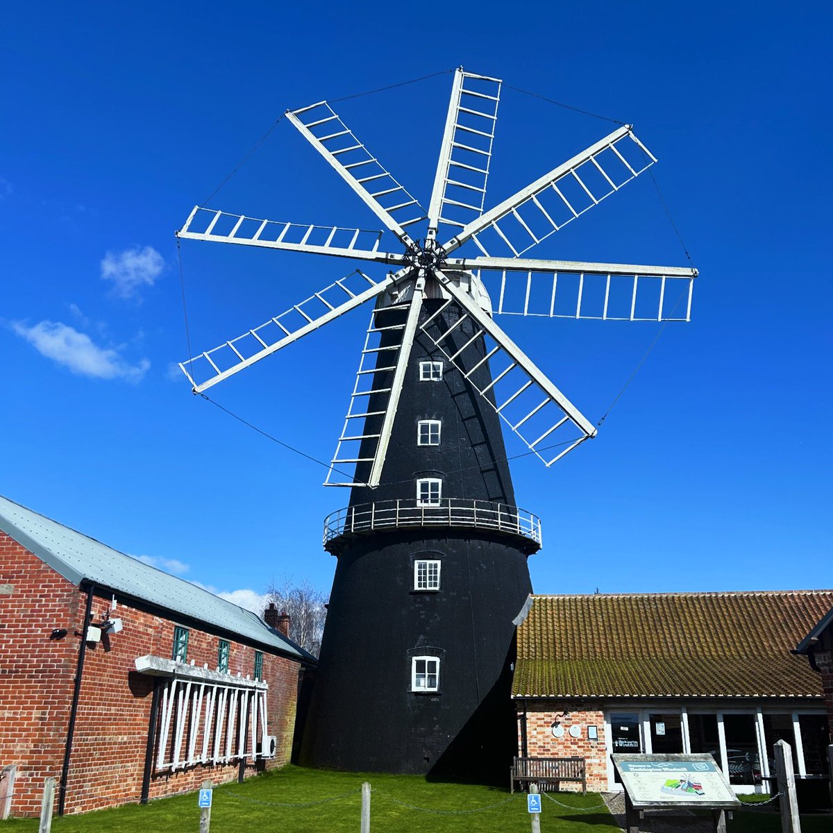 A cracking blue sky afternoon today in Heckington village.