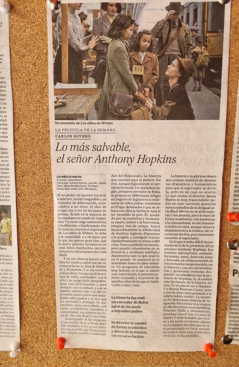 Acercarse an los Verdi para leer la crítica de la cartelera, tiene entidad de planazo de domingo. Todo en analógico, recortado de los periódicos. Maravilla. 

#PlanesMadrid #QuéhacerhoyenMadrid #Madrid