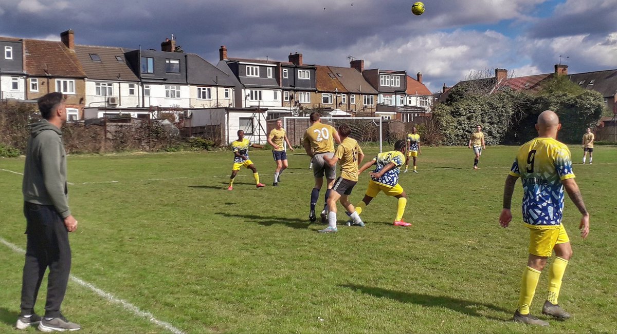 Scarpenter_67's tweet image. The @Mit_Strollers are defeated 2, 1 away to @ReigateRobots in @SouthernSunday League 6. Mitcham generally on top, missed a pen but unable to score more goals from so many chances. The Robots were a well oiled machine and held on to the end under intense pressure
#nonleague