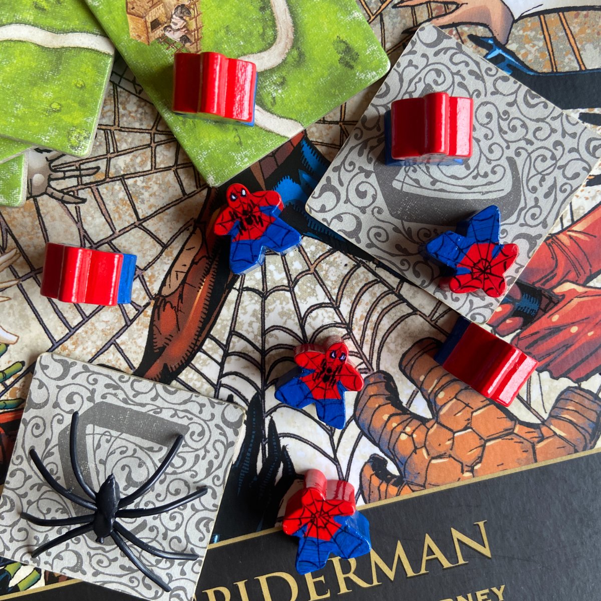 CarcassonneEs's tweet photo. 🎶Spider-Meeple, Spider-Meeple, puede hacer lo que un meeple hace...🎶
¡Nuevo superhéroe en #Carcassonne! Trepará a lo más alto de sus torres vigilando caminos y granjas. ¡Ningún malhechor escapará a su sentido meeplearácnido! ¡Maravilla de #MeeplesArt ❤️
https://t.co/DIDM80pYKI https://t.co/6OYHq9cgzm