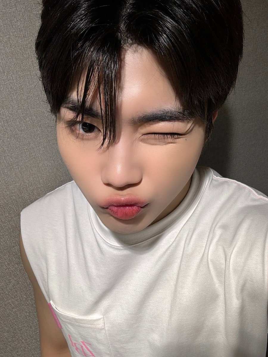 ZB1_jp's tweet photo. _💌

ZEROSE ! ZEROSEのおかげで2日間3回のステージを無事に終えました 何の事故もなくみんなが楽しめるステージになって本当に良かったし、最後は僕もすごく胸いっぱいで泣きそうになりました こうやってみなさんの愛を感じる時、もっと恩返ししたいなと思います いつもみなさんのために歌います 🩷

#PARKGUNWOOK #パクゴヌク
#ZEROBASEONE #ZB1