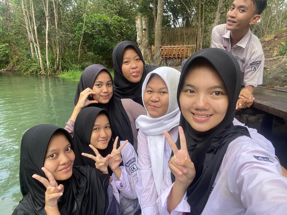 anya fun fact tweet media