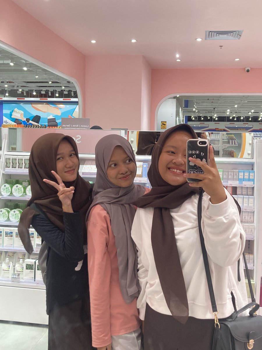 anya fun fact tweet media