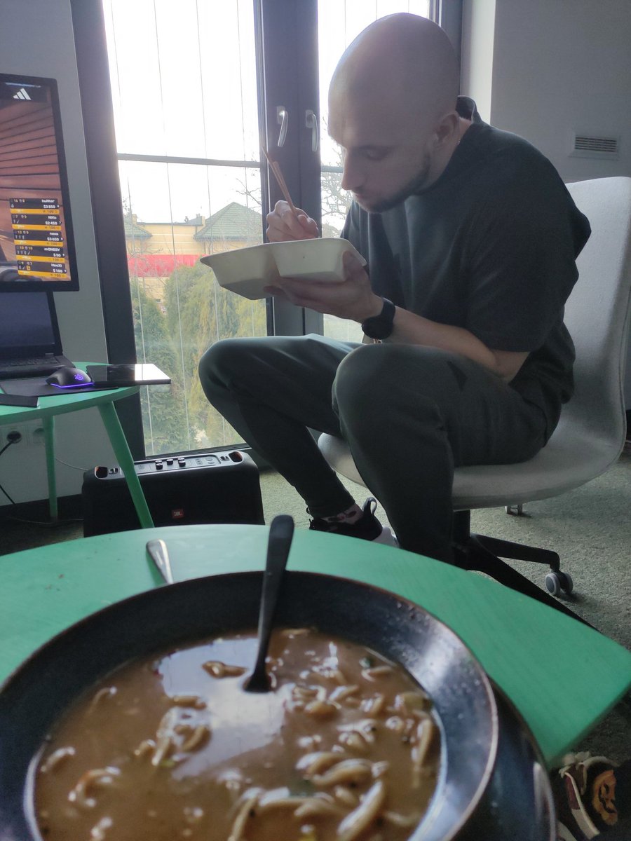 Rodzinny obiad z <a href="/LukaszPozyczek/">Łukasz Pożyczek</a>.

Mięsko zjedz, ziemniaczki możesz zostawić. 

#MajorPL