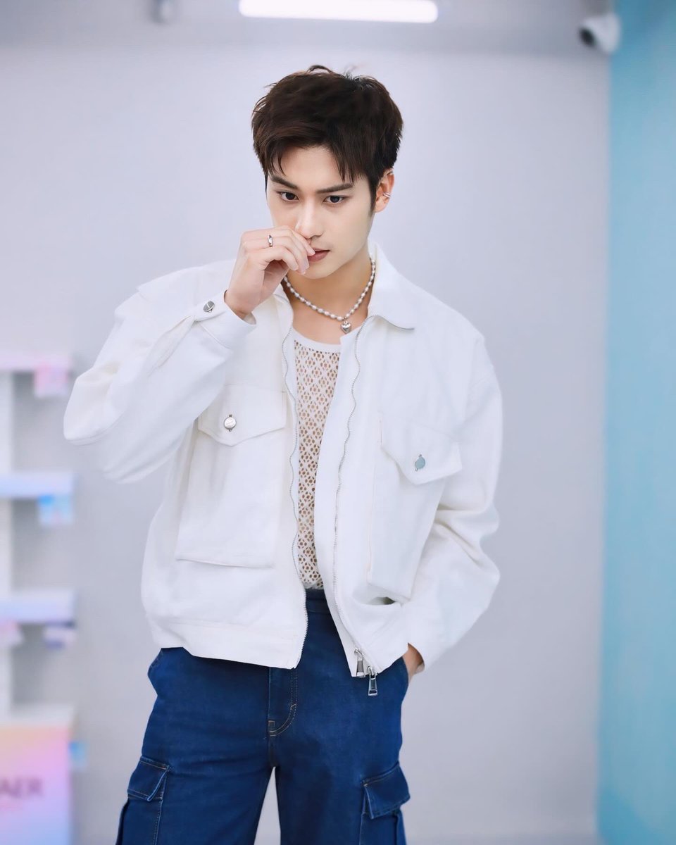 AugustZu's tweet photo. Face life with a smile😄 https://t.co/6r6nqLHKrF