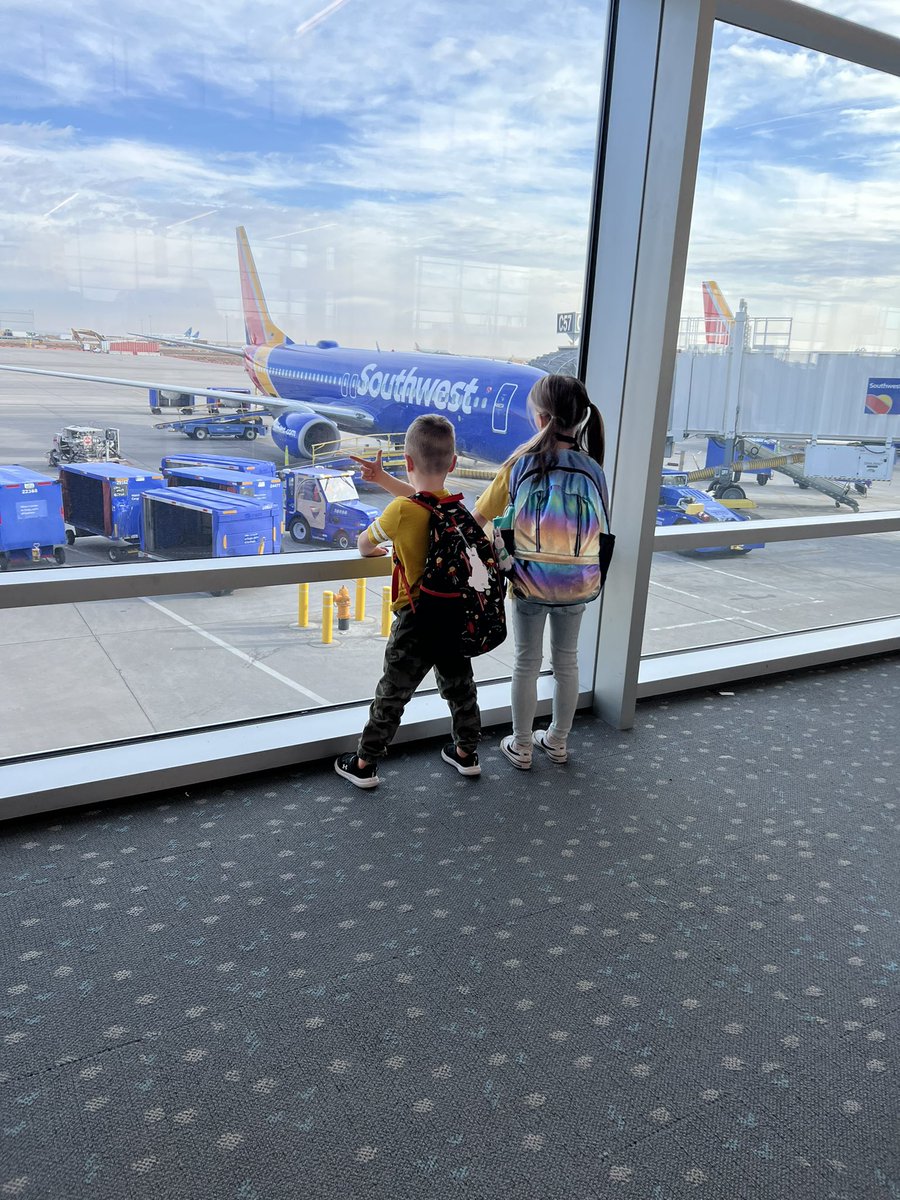 cdill57's tweet photo. Gotta couple of first-timers here! South Carolina or bust! 
@SouthwestAir https://t.co/8KSrcq75Qn