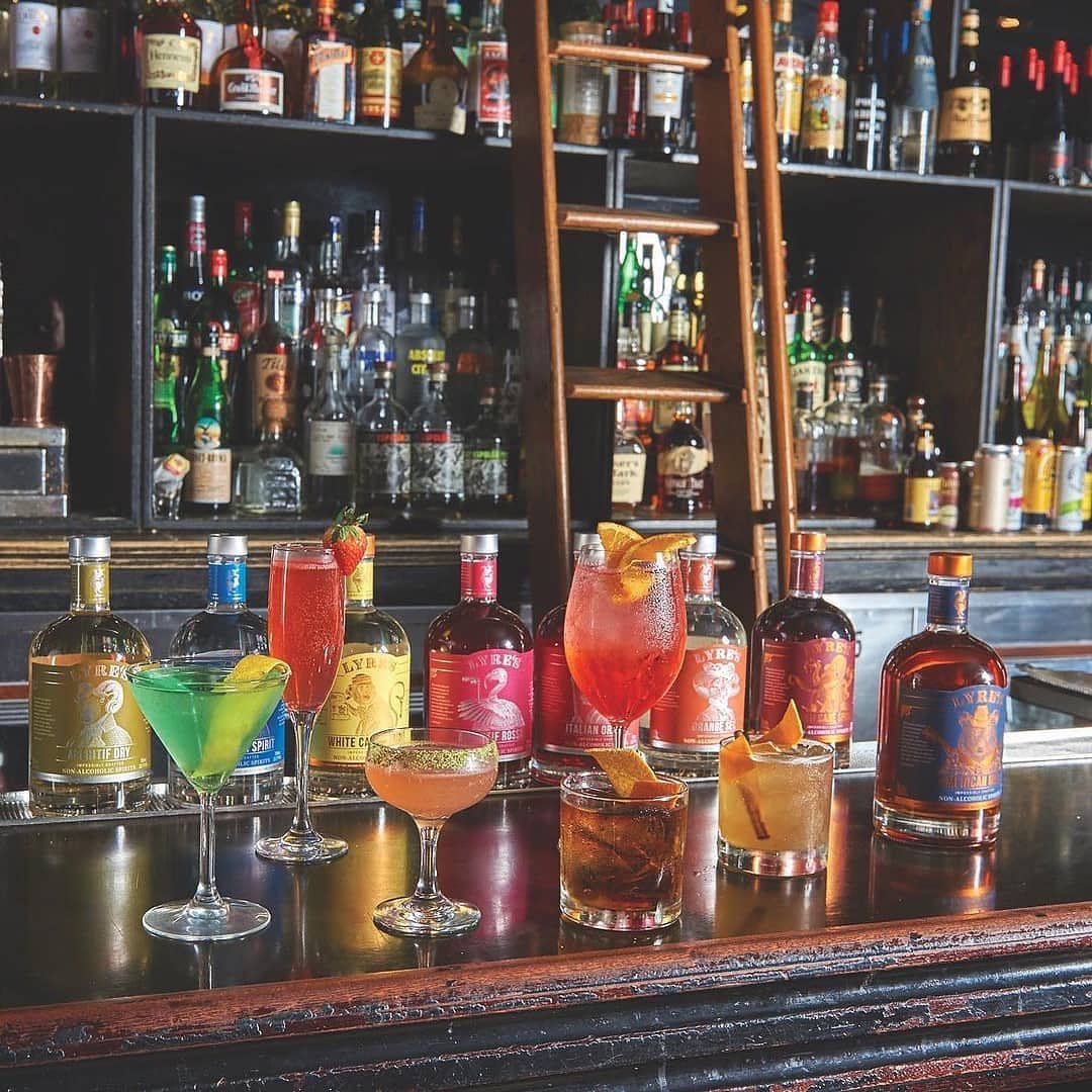 It's National Cocktail Day! Today marks the day to celebrate the craft of cocktail-making & the rise of mindful drinking. The era when opting out of alcohol meant missing out on taste is long gone. The no & low cocktail scene is now bursting with options. Huzza! #makeitalyres