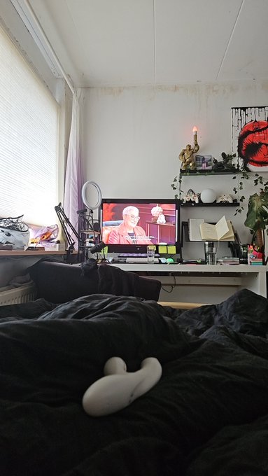 I had an amazing night last night with my man. Now hungover in bed, absolute perfection for a lazy Sunday<a href="/tag/findomnl"class="tags"><span>#findomnl</span></a><a href="/tag/tikkieslaaf"class="tags"><span>#tikkieslaaf</span></a><a href="/tag/femdomnl"class="tags"><span>#femdomnl</span></a>