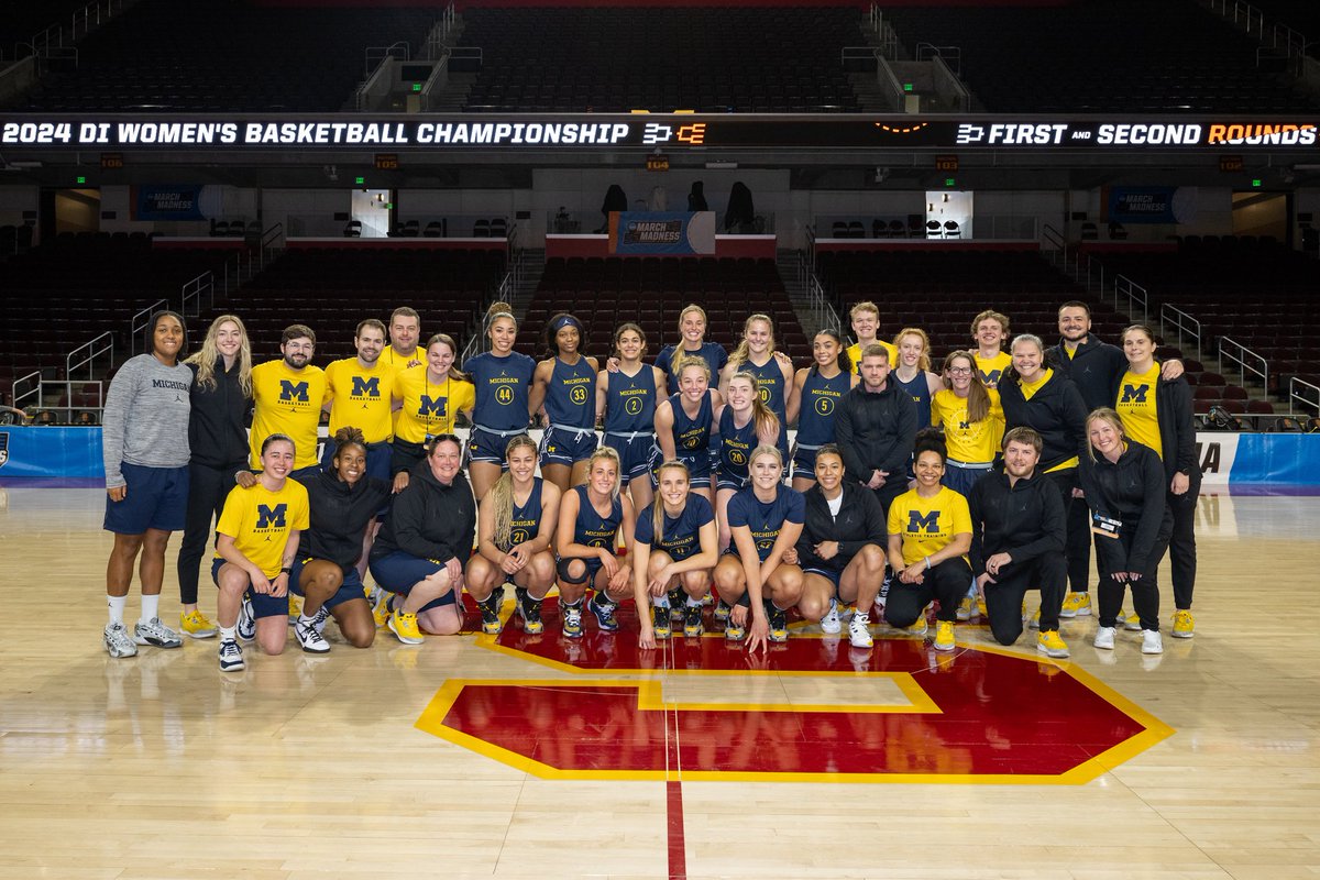 Maize and Blue family. Thank you to everyone who was part of our journey this season 💛💙

#GoBlue