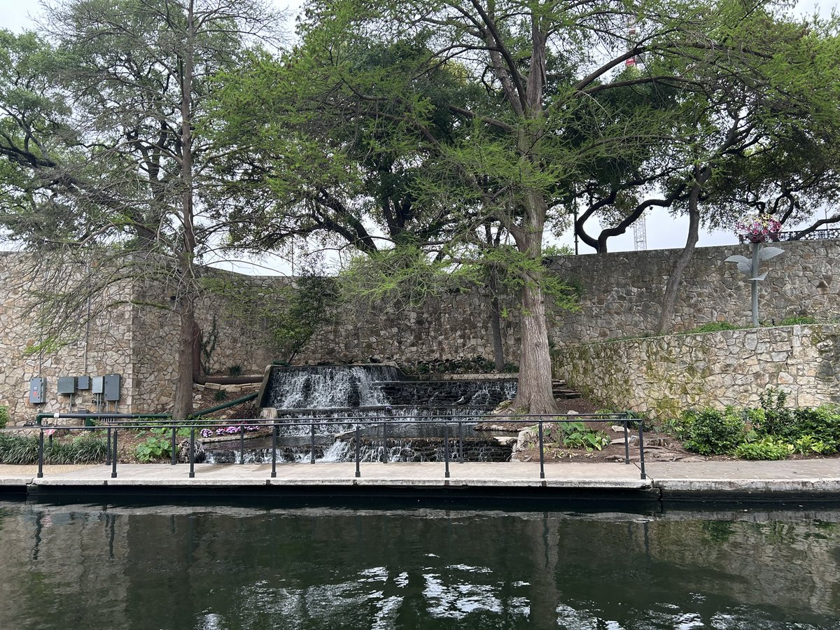 Thrilled to be @asbmb DiscoverBMB 24 meeting in San Antonio. Great line up of talks and career events. Pic from river walk! #DiscoverBMB #yalembb