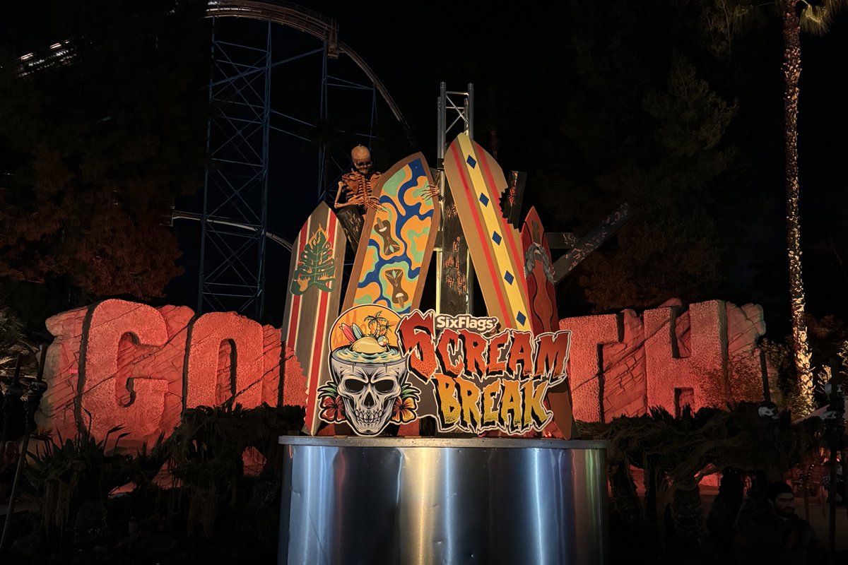 SoCal360's tweet photo. If you guys want to get your Halloween fix, Six Flags Magic Mountain “Scream Break” is the place to be. There are 2 haunted houses (SAW & Condemned House Party), 3 scare zones & 6 rides. Takes place every Fri & Sat until April 13 from 9pm-12am. 👻@SFMagicMountain #ScreamBreak https://t.co/8v7dQq8Ln1