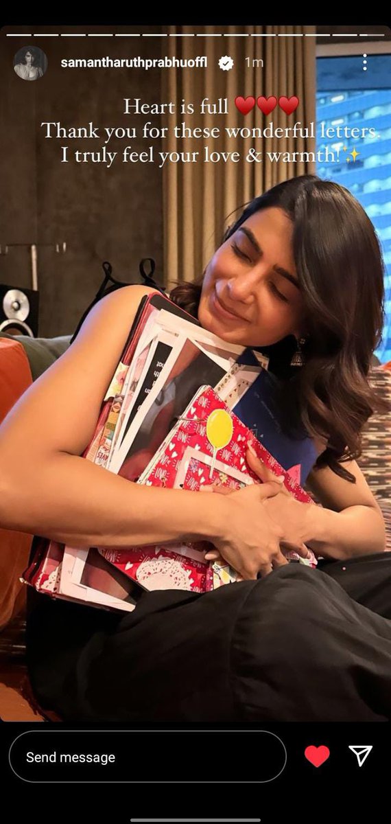 She has read all the letters that fans gave in meet yesterday 🥹❤️ @Samanthaprabhu2 #Samantha #SamanthaRuthPrabhu