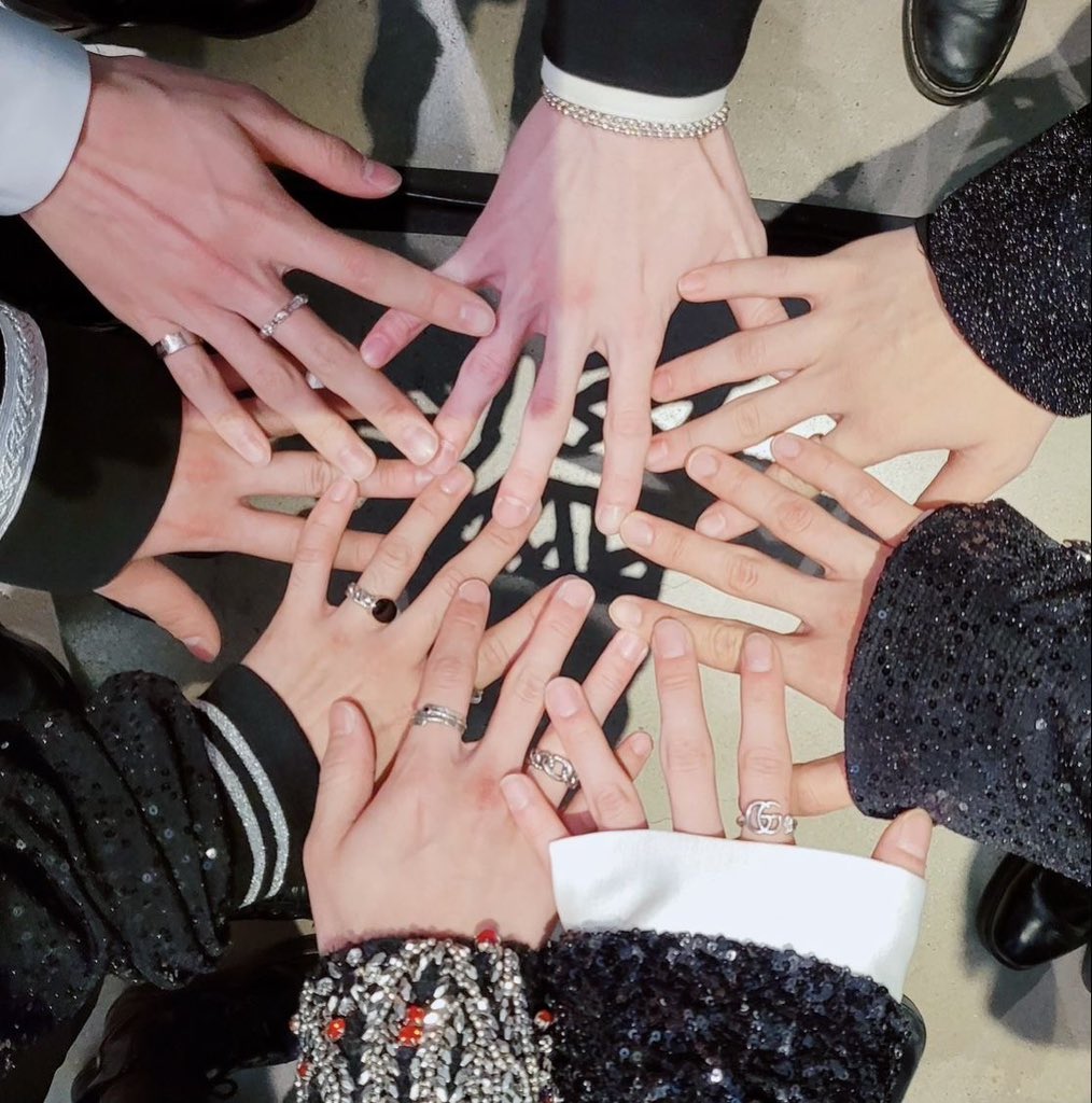 gela_Sun's tweet photo. Thank you for making my life better and brighter!❤️
You are my greatest love, the light at the end of the tunnel and the people who make me smile.

STAYs For Eternity With SKZ
#끝나지_않을_스키즈의_6주년
#Youtiful6YearsOfSKZ
#StrayKids6thAnniversary
@Stray_Kids https://t.co/HHd7oXmHOZ