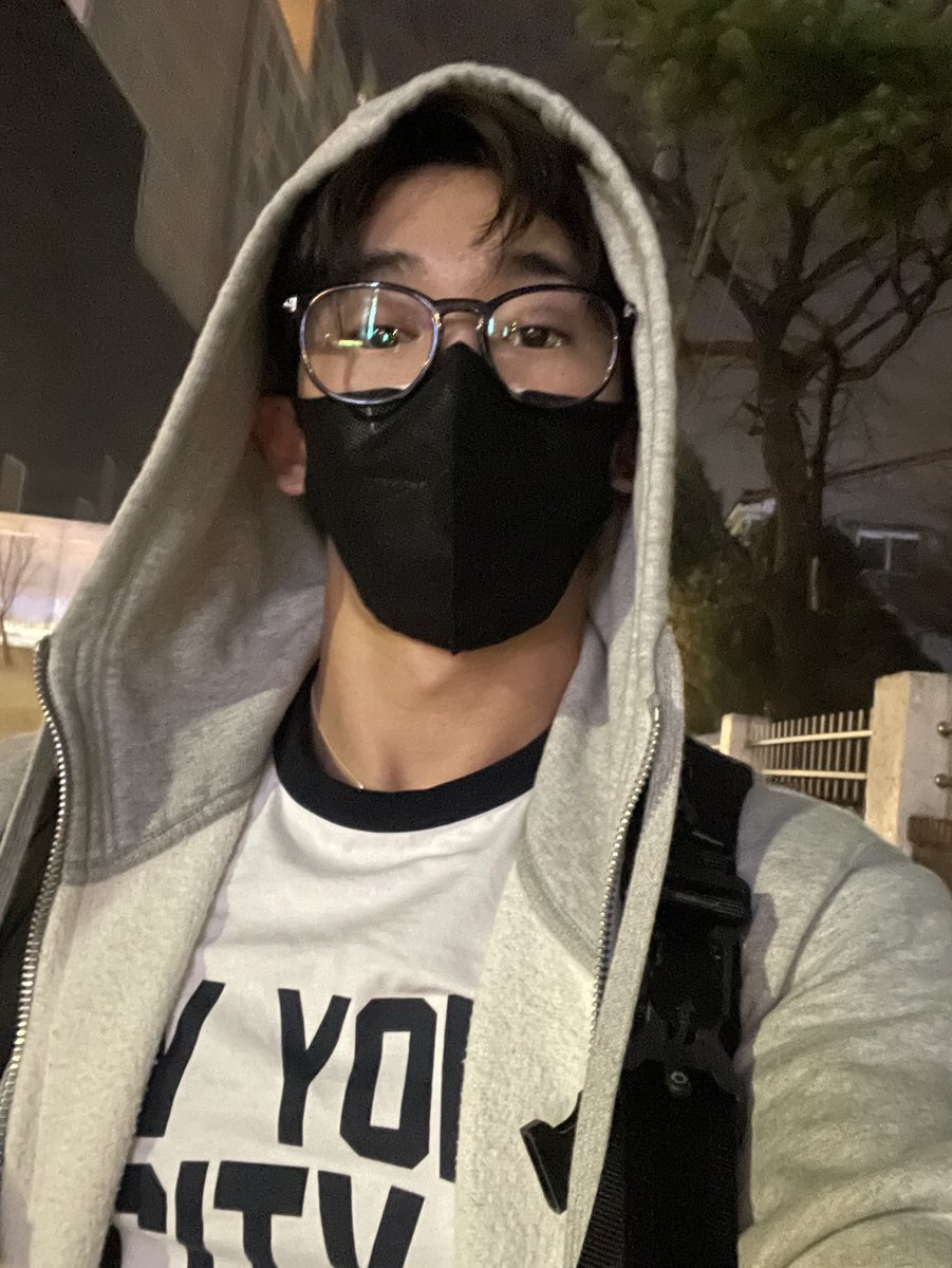 wongust_d's tweet photo. College boyfriend               Rich husband

#원호 #WONHO https://t.co/tFODLfb3W2