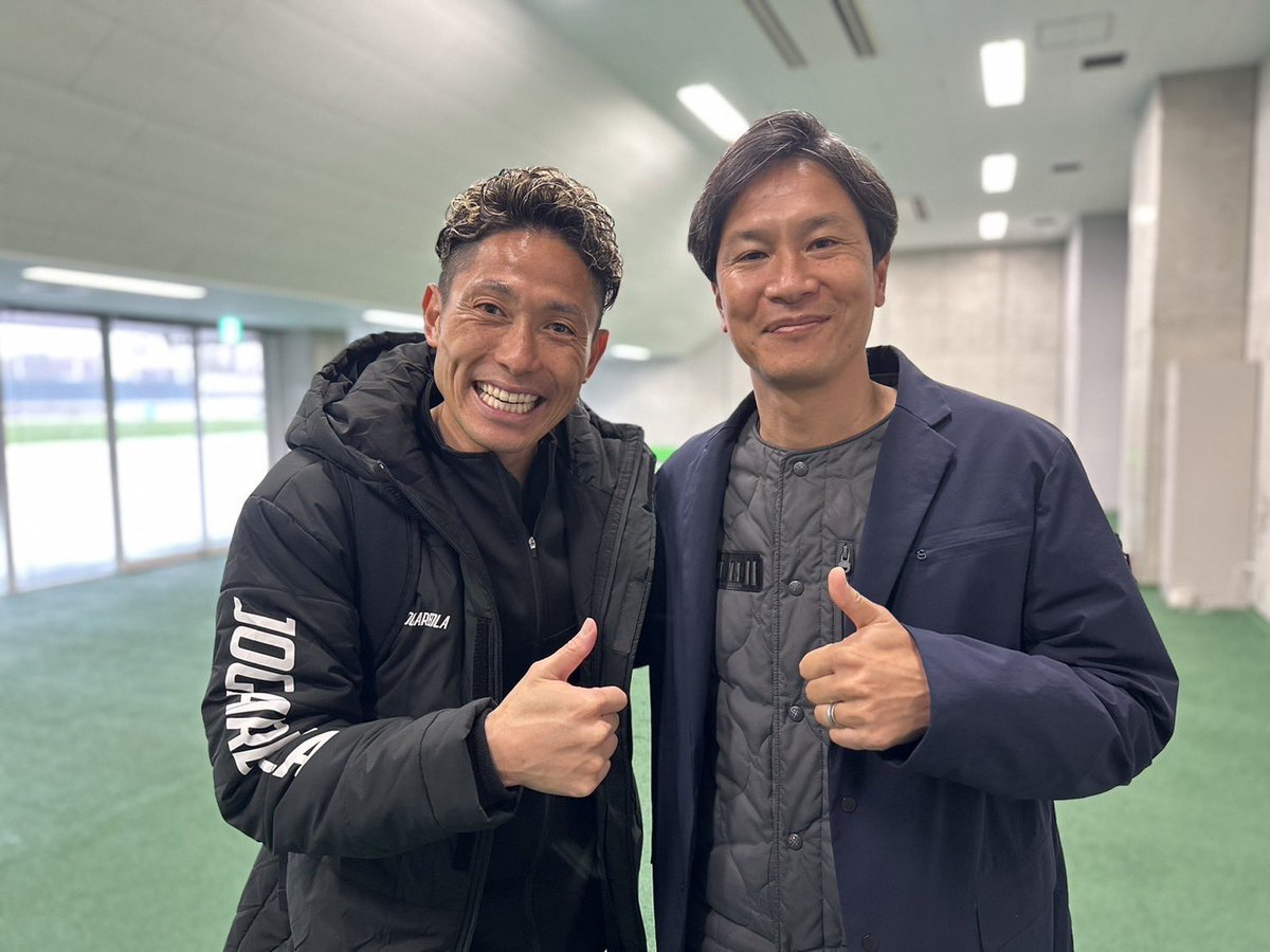 出会った時から、身体もやばいし、もうやめるやめる言ってましたが、それから約15年。 日本で屈指のタイトルホルダー。 まだまだやれるでしょ。 #愛媛FC #森脇良太