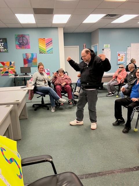 Benchmark_HS's tweet image. Twice a month, our Connersville, IN Day Services program partners with Reflection Church for a music and Bible story presentation called Joyful Noise. Raise your voices high!