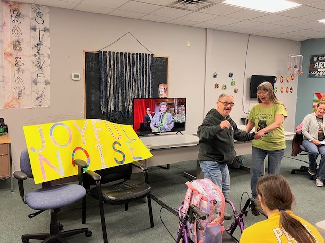 Benchmark_HS's tweet image. Twice a month, our Connersville, IN Day Services program partners with Reflection Church for a music and Bible story presentation called Joyful Noise. Raise your voices high!