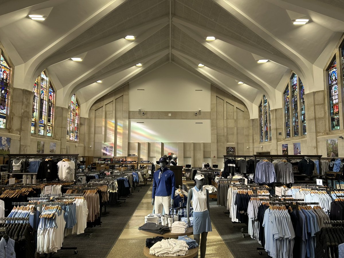 NovaNationer's tweet photo. GAMEDAY! The St. Mary’s @VillanovaUShop location is open from 11AM-2PM before No. 1 @NovaWBB takes on No. 4 Virginia at 2PM. The Pavilion store will also be open the entire game! GO CATS! ✌️🏀 #BookstorePartner https://t.co/L9tD5I01Hl