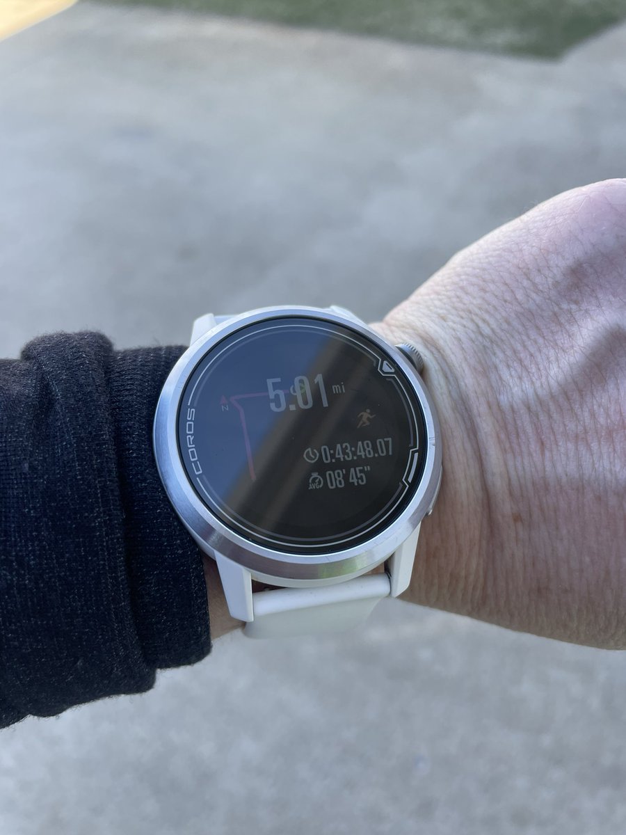 🌬️ WIND was relentless. Brrr! 5 miles done! Happy Sunday! #Fitleaders 👊🏻