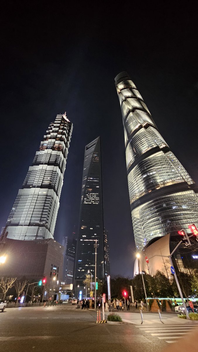 Chin43me's tweet photo. citywalk in Shanghai https://t.co/FUED4FaH3O