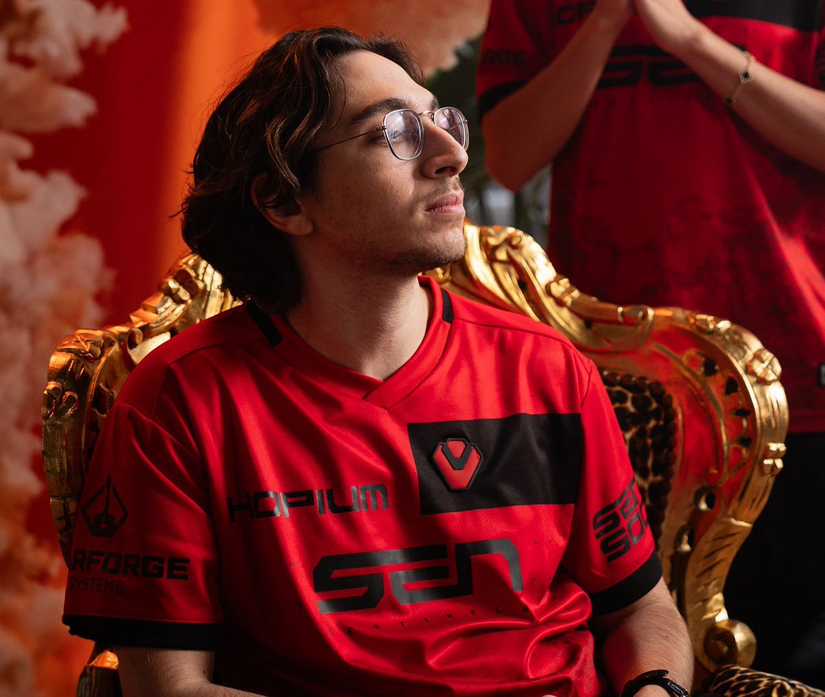 DarkSheep55's tweet image. JohnQT became what everyone feared. His eyelids disappeared, his head was swelling and his ears started bleeding.
"Are you okay John?" asks TenZ.
John responds, "I've never been better Tyson, I see it all now, they're not going A or B. They're going home."
#VALORANTMasters