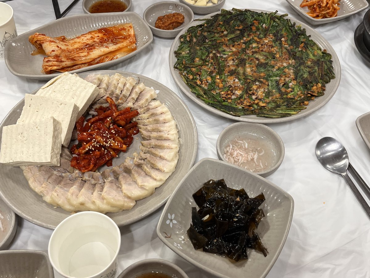 dokkodesuka's tweet photo. 여기는 울산 <태화강 순두부>
별 하나에 보쌈과
별 하나에 부추전
별 하나에 뜨뜻한 순두부...
별점 5점 드립니다 https://t.co/9E6xK64muf