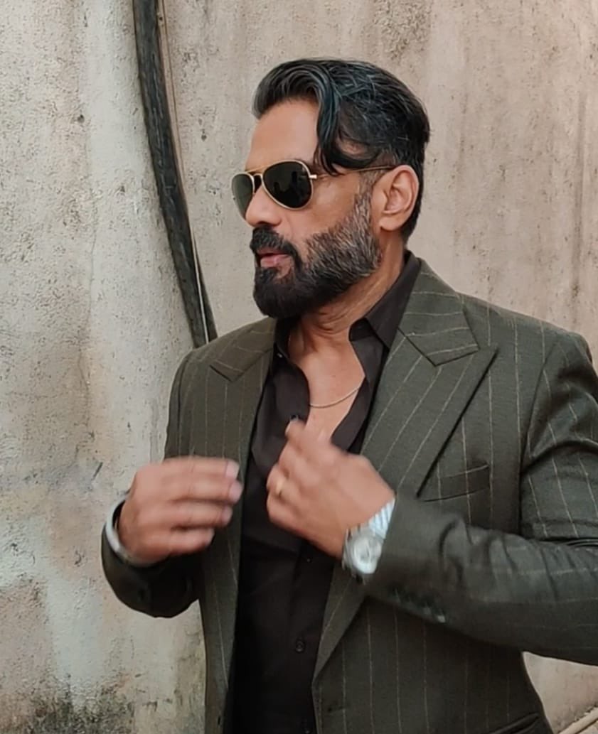 Manpal71244685's tweet photo. Looking so stylish and dashing young man my heart beats @SunielVShetty sir ๐ฅ๐ฅ๐ฅ๐ฅ๐ฅ๐ฏ๐ฏ๐ฏ๐ฏ๐ฏ
#SunielShetty #DanceDewane https://t.co/QsgLJ54Exy