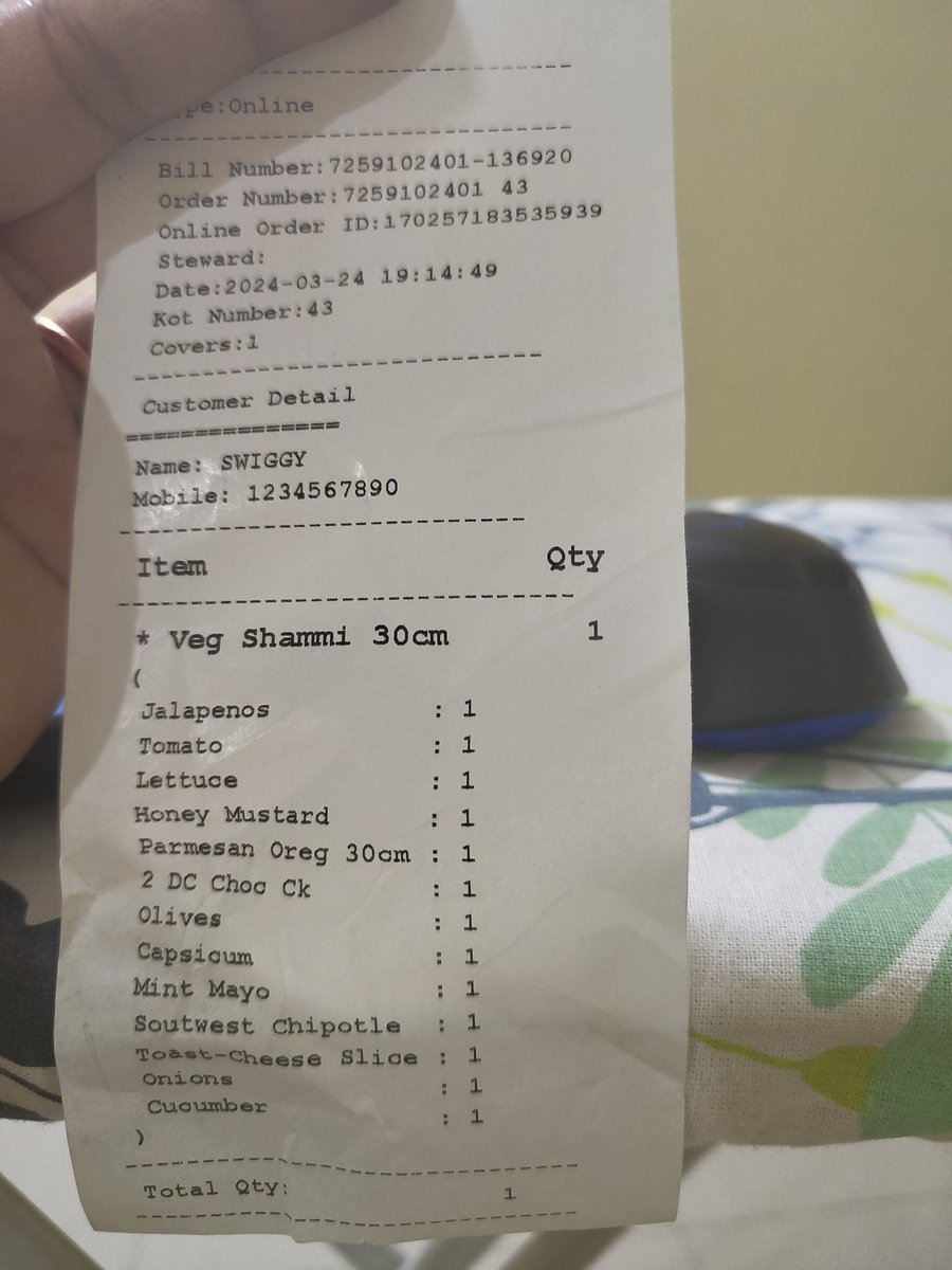 codeZypher's tweet photo. Received only one sandwich @swiggy @subway when paid for two , I am not getting any help from the service centre when called @swiggy , could you please help expedite the resolution here . https://t.co/ZvRiSUzc79